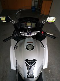 YAMAHA FJR1300 - 9