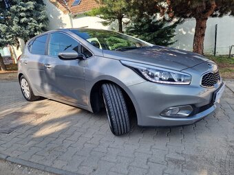 KIA Ceed 1.6 GDi EX/Gold 135k M6 (benzín) kup.SR - 9