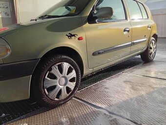 Renault clio 1.2 43kw rok 1.1.2000 - 9