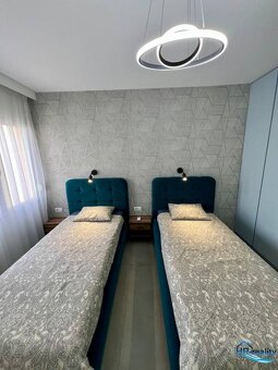 Sarandë - zariadený apartmán, výhľad na more, garážové státi - 9