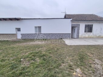 Rodinný dom s veľkým stavebným pozemkom v tichej loka… - 9