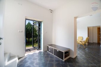 Zrekonštruovaný 5 izbový Rodinný dom s garážou a záhradou - 9