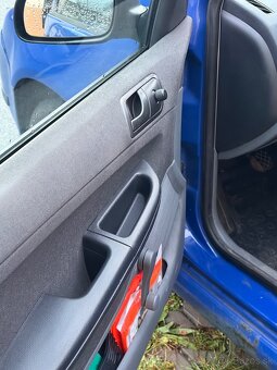 Predám fábiu 1,2 benzín - 9