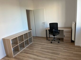 Nový priestranný 3iz. byt s klimatizáciou, balkónom a parkov - 9