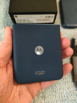 Motorola Razr 60 Pantone Gibraltar Sea 256GB,8GB RAM - 9