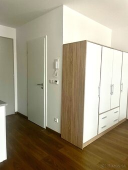 Exkluzívny 1,5 izbový byt s vlastným park. miestom - 9
