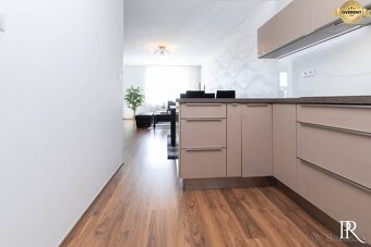PRENÁJOM - PRIESTRANNÝ 3 IZ BYT S LOGGIOU A PARKOVANÍM - 9