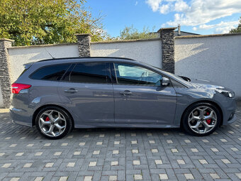 Ford Focus Kombi 2.0 ST Edition Swiss 250PS - 9