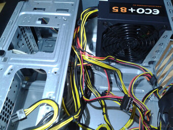 pc skinka so 700w zdrojom 24+3x8pin - 9