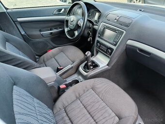 Škoda Octavia Combi 2.0TDI Elegance 2011 - 9
