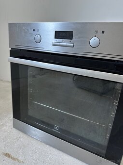 Vstavané kuchynské spotrebiče a práčka - 9