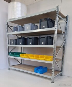 Priemyselný policovy regal , regale. - 9