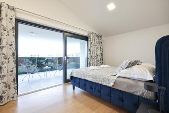 Chorvátsko, luxusná vila 120 metrov od mora. - 9