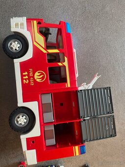 Playmobil hasičské auto - 9