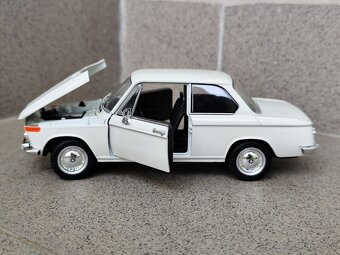 Predám BMW 2002 ti - NOVÝ, KOVOVÝ MODEL ( OTVÁRATEĽNÉ DVERE - 9