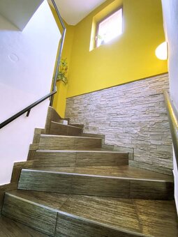 7 izbový rodinný dom s garážou,pozemok 730 m2 v obci Slatina - 9