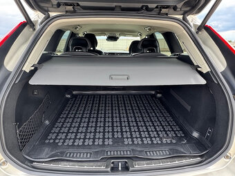 Volvo XC60 D5 Momentum AWD A/T - 9