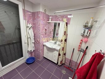 3 izbový apartmán v 1.línií na pláži v Albánsku, 97m2 - 9
