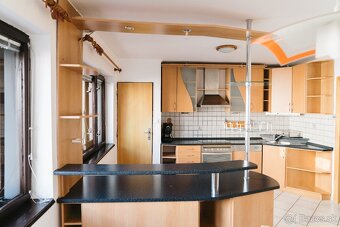 Priestranný rodinný dom s 2 bytovými jednotkami - Námestovo - 9