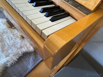 Klavír pianíno, zn. PETROF - 9