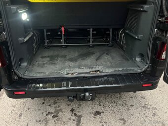 Prenajom 9 miestneho vozidla Renault Trafic - 9