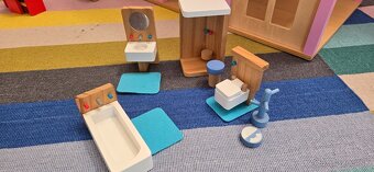 Dreveny domcek s vybavenim pre babiky - 9