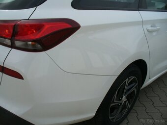 Hyundai i30 CW Combi 1.6 CRDI 9/2021 - 9