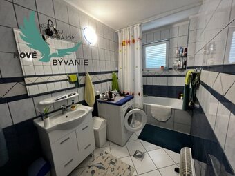 Na predaj dom s 3 apartmánmi len 250m od mora, Chorvátsko - - 9