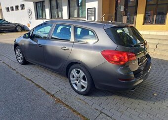 Opel Astra 1,4 i Sports Tourer benzín manuál 88 kw - 9