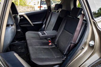 Toyota RAV4 2,2D 110kW 4x4 (nová STK, ťažné, kamera,keyless) - 9