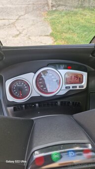 Aprilia SR MAX 125 ie - 9