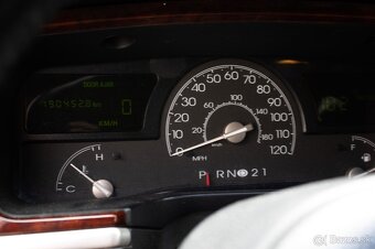 LINCOLN TOWN CAR LIMOUSINE - 9