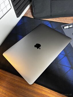 MacBook Pro 13” (128 GB / 8 GB RAM) Touch Bar - 9