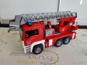 BRUDER MAN hasičské vozidlo - 9