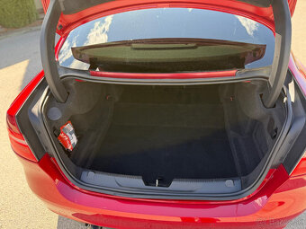 Jaguar XE benzin 2.0 177kw R-Sport AT - 9