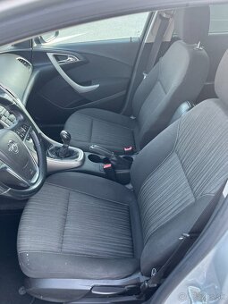 Opel Astra Kombi 2012 - 9