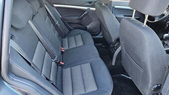 Škoda Octavia Combi 2.0 TDI 4x4 Scout - 9