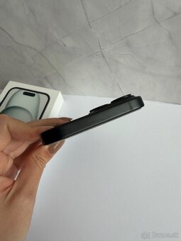 iPhone 15 - 256 GB Black - 9