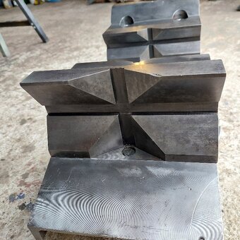 Prizmový , prizmatický zverák - 9