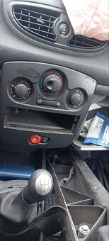 Renault Clio - 9