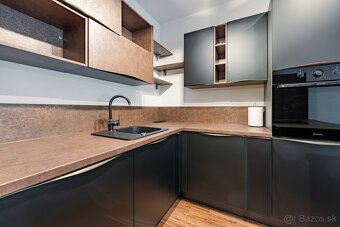 MODERNÝ DIZAJNOVO RIEŠENÝ 1i BYT S VEĽKOU LOGGIOU - 9