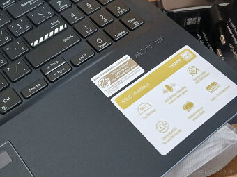 Nový notebook ASUS Vivobook 15 X1502VA-NJ875W - 9