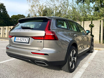 99tis Volvo V60 CROSS COUNTRY B4 AWD A/T 2.0l 145KW - 9