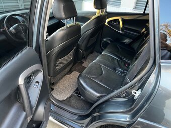 Toyota RAV4 2.2 D-4D 180 LUXURY - 9