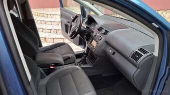 VOLKSWAGEN TOURAN 1.6 TDI 77KW Modra Metalíza - 9