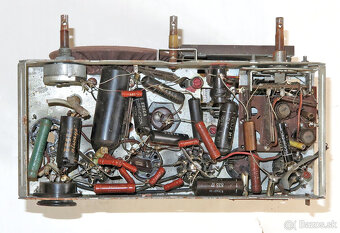 Elektrónkové bakelitové rádio Tesla Talisman 306U - 9