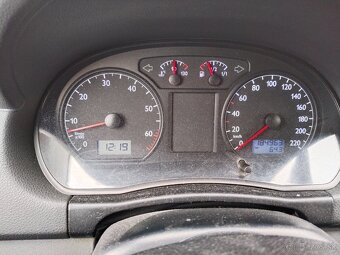 Volkswagen Polo 1.2 benzín, 47 kW, M5, 2002 - 9