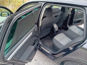 Škoda Superb Combi 2,0tdi CR DSG - 9