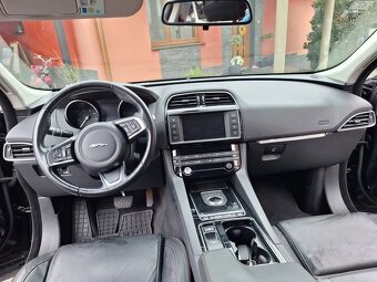 Jaguar F-pace 2.0d - 9