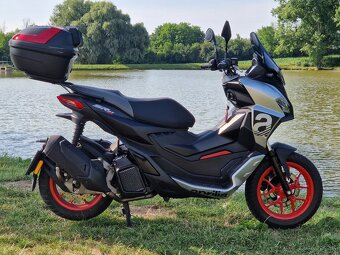Aprilia SRGT 125 - 9